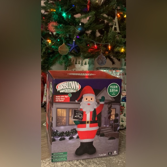 Brand new never opened box 11.5 ft Santa 🎅🏼 with sign inflatable - Picture 1 of 3